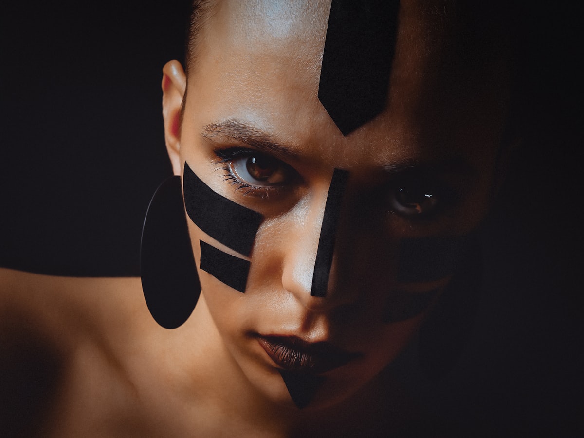 Glam Beauty Noir dark cosmetics Shopify theme preview